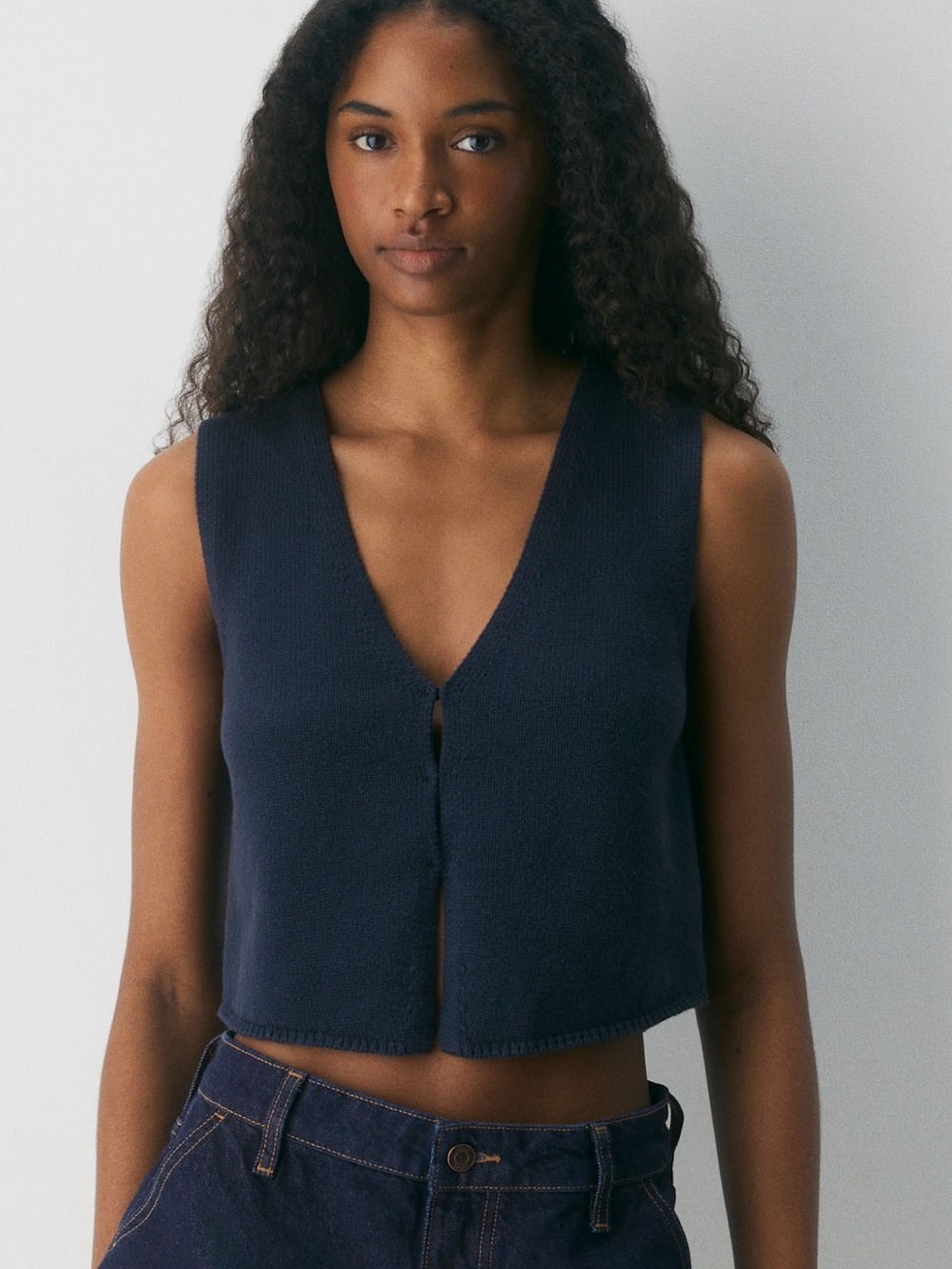 Aritzia Black Knit Basque Sweater Vest - Small